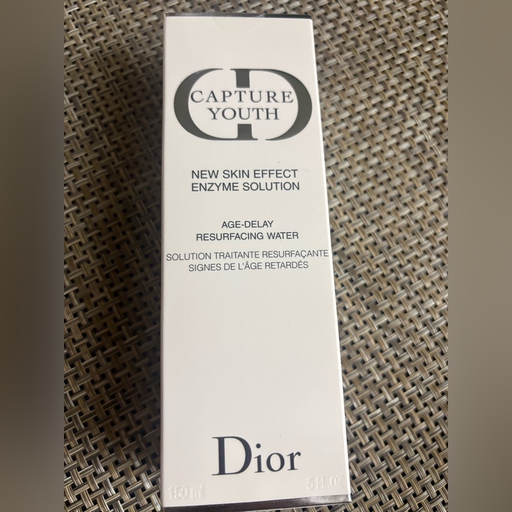 Dior Capture Youth Enzyme Solution - White